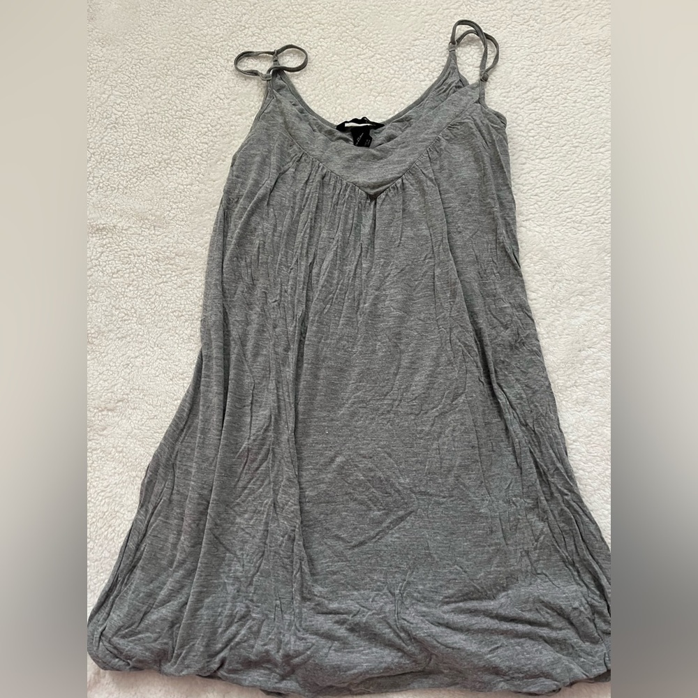 Cute slinky like gray dress! Size 6!